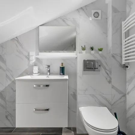 Golden Warsaw&marcinkowskiego * Varsovia