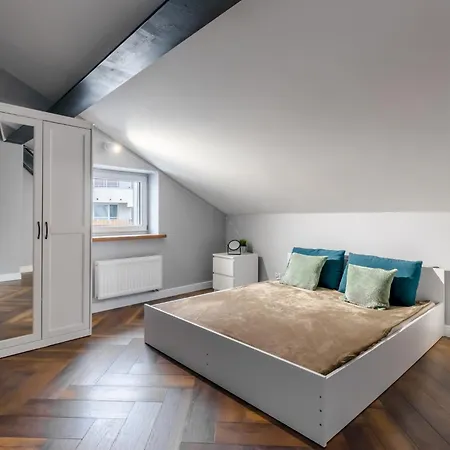 Golden Warsaw&marcinkowskiego * Varsovia